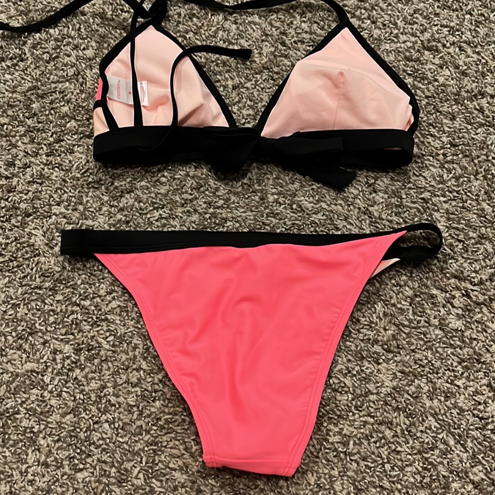 Bikini - Picture 2 of 4
